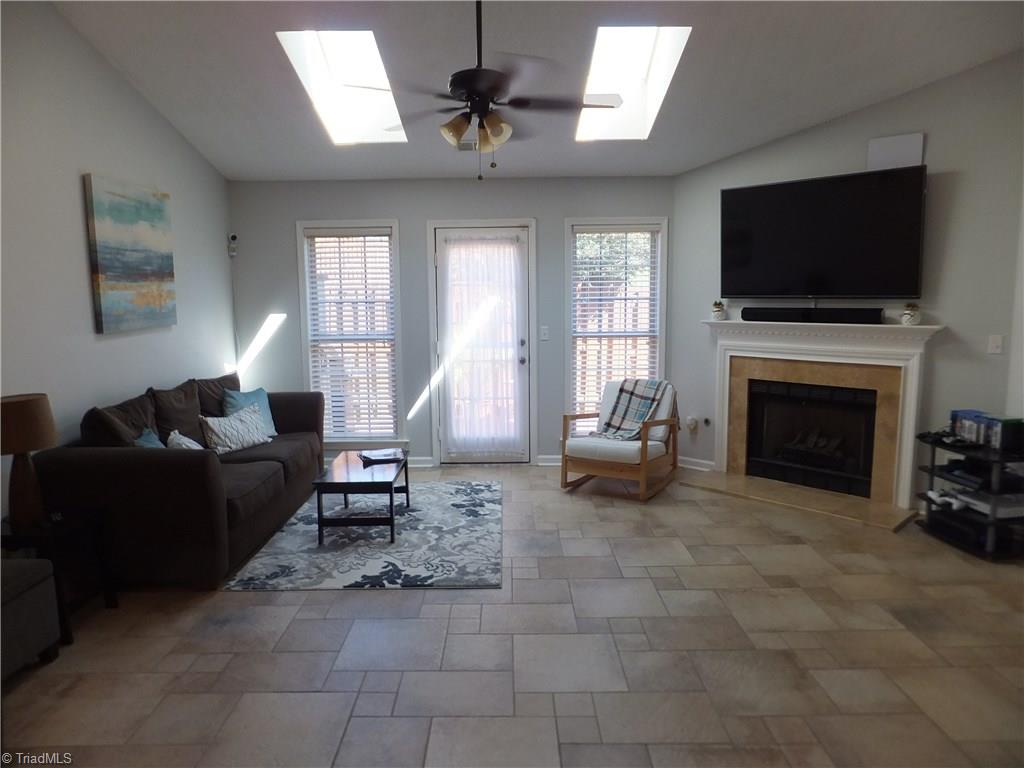 4420 Single Tree Lane High Point, NC 27265 - Photo 4 of 17 Great room