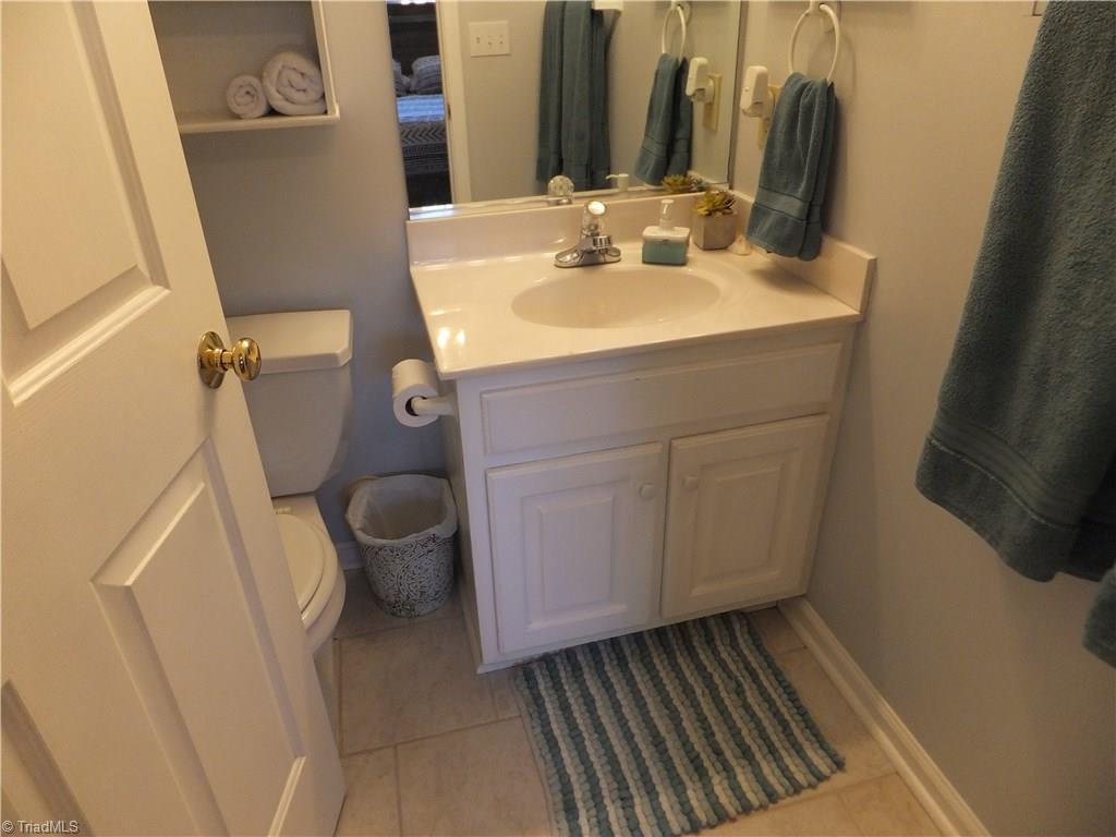 4420 Single Tree Lane High Point, NC 27265 - Photo 10 of 17 Mstr bath