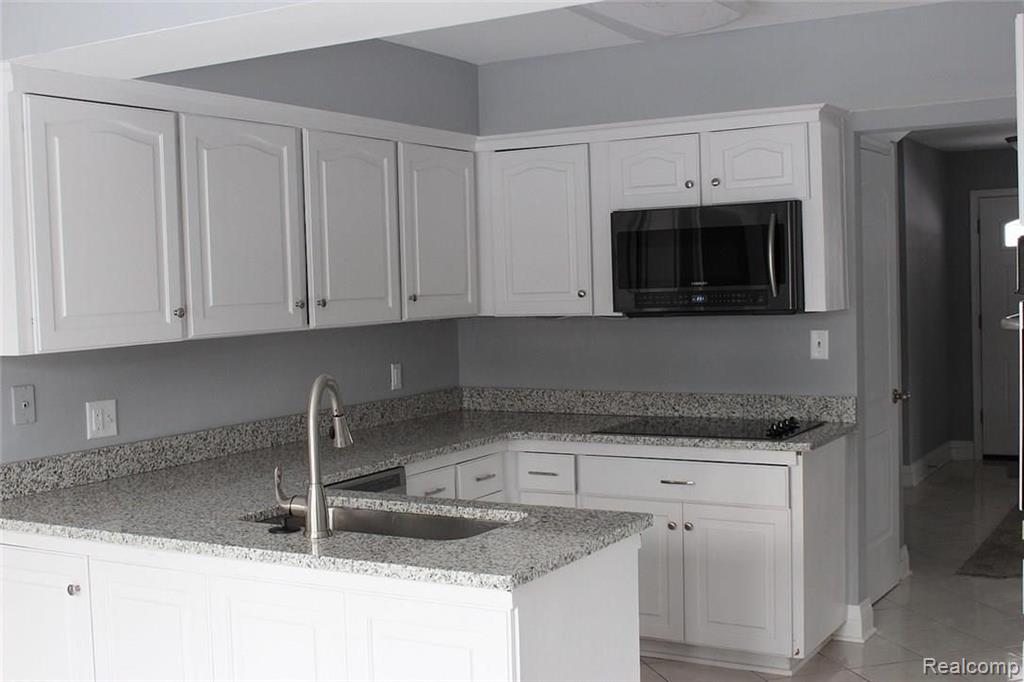 30164 Fox Grove Road Farmington Hills, MI 48334 - Photo 4 of 21