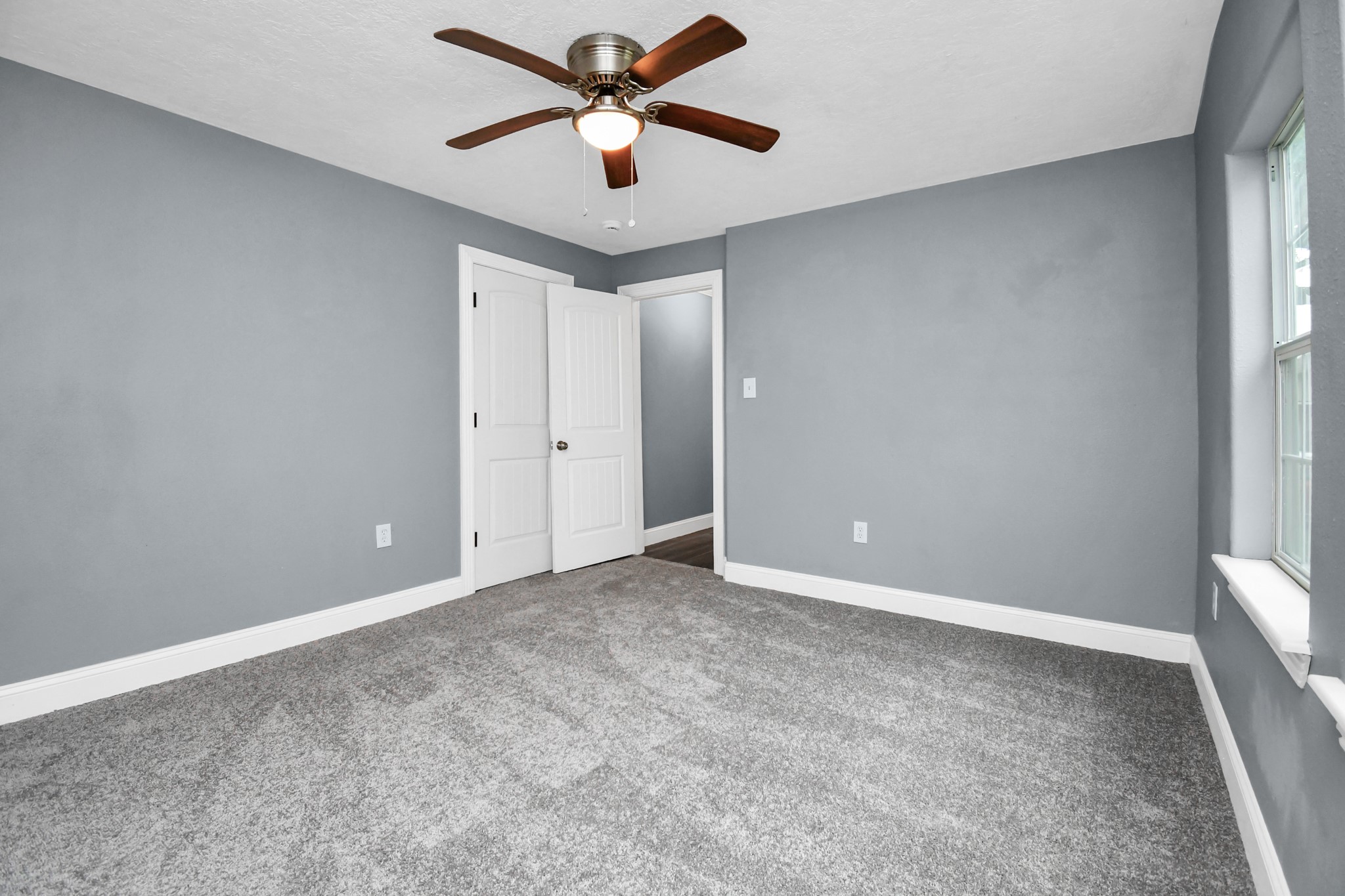 3217 Michigan Street Baytown, TX 77520 - Photo 17 of 37 an empty room with closet and a chandelier fan