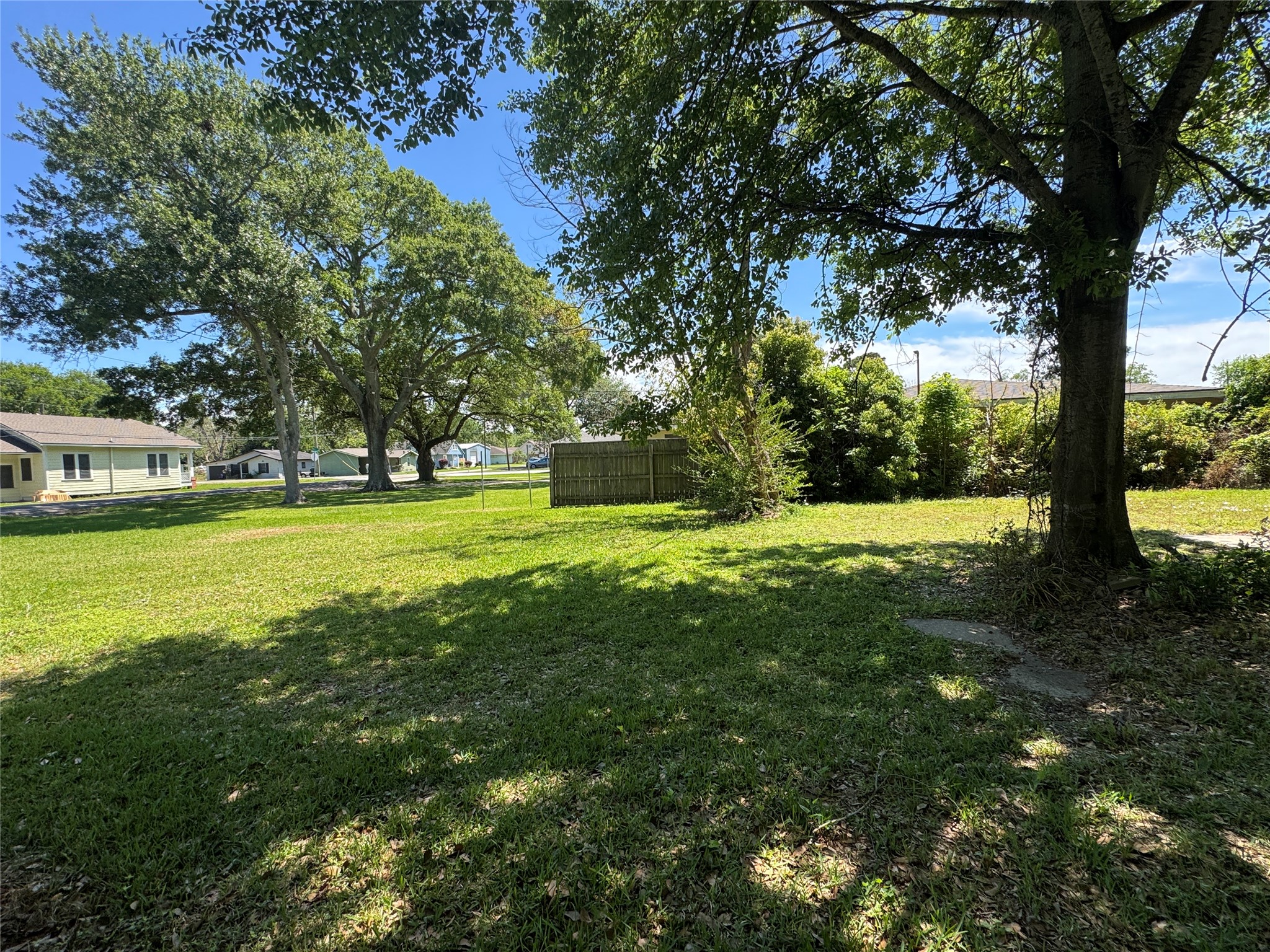 5419 Whitaker Street Groves, TX 77619 - Photo 5 of 10