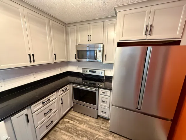 $299,900 | 7383 Poppyseed Drive, Indianapolis, IN 46237