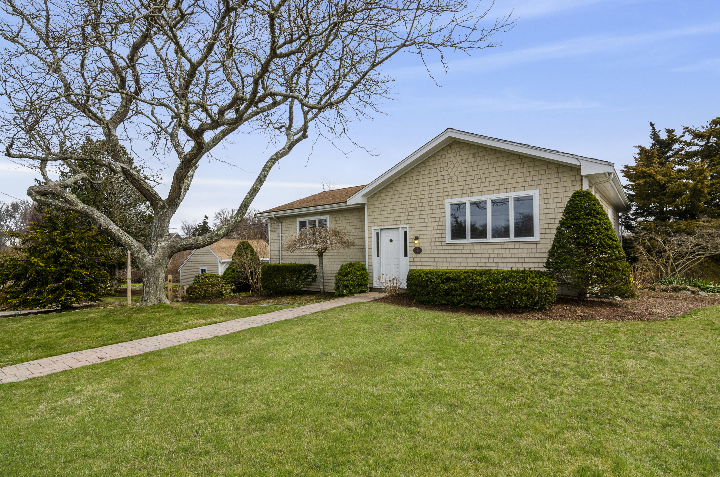 199 Harbor Point Road Barnstable, MA 02675 - Photo 2 of 27 001-photo--6934639