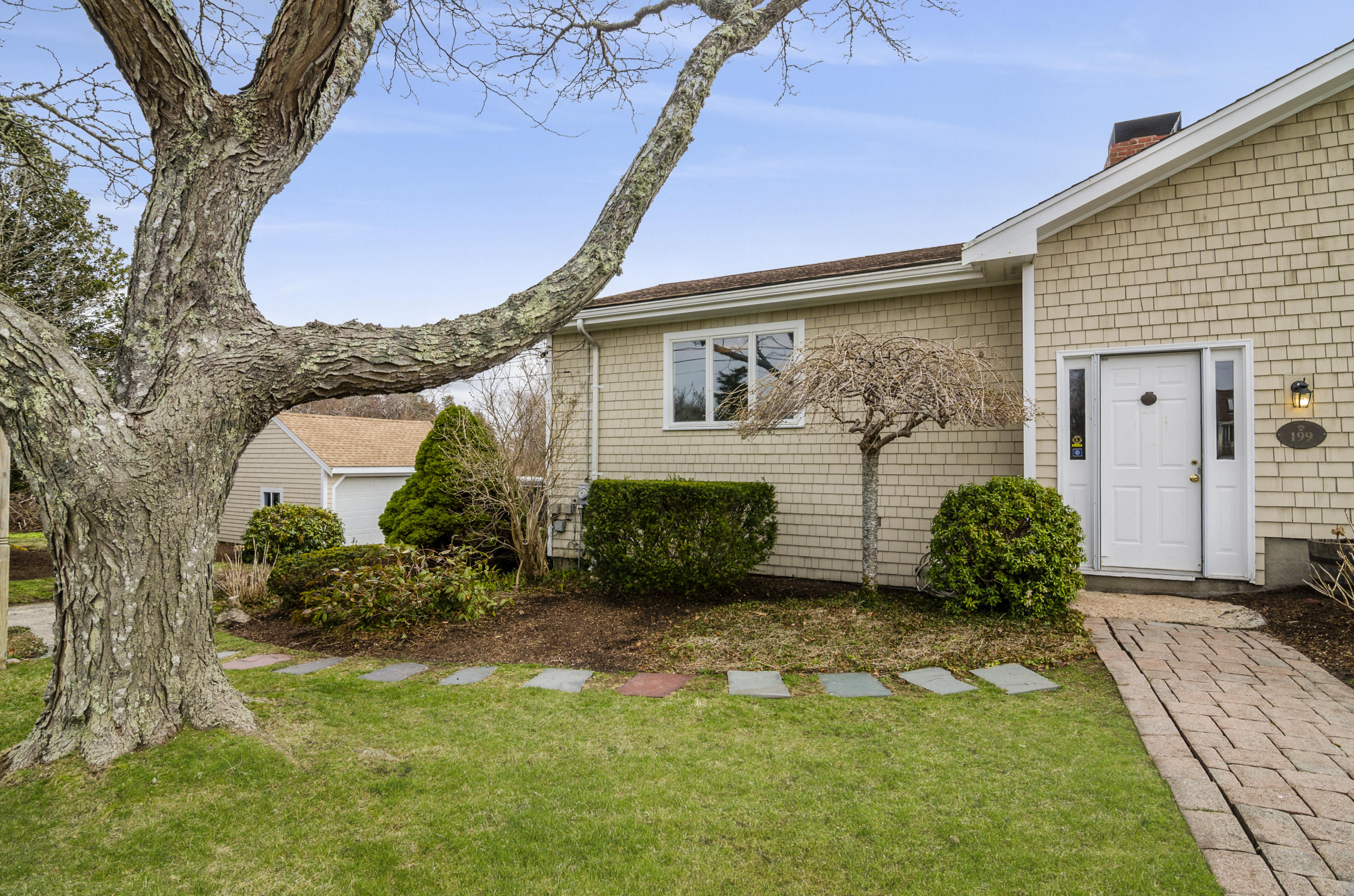 199 Harbor Point Road Barnstable, MA 02675 - Photo 3 of 27 002-photo--6934640