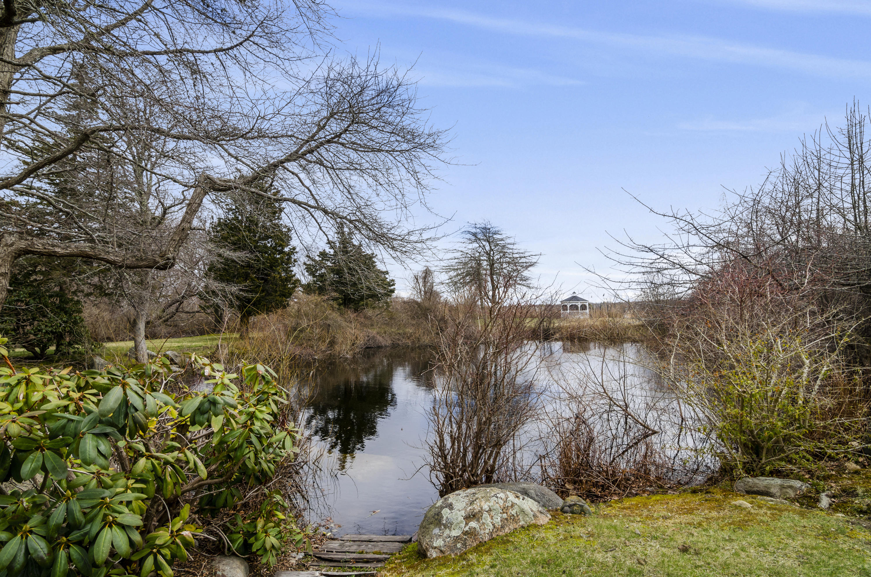 199 Harbor Point Road Barnstable, MA 02675 - Photo 4 of 27 015-photo--6934641