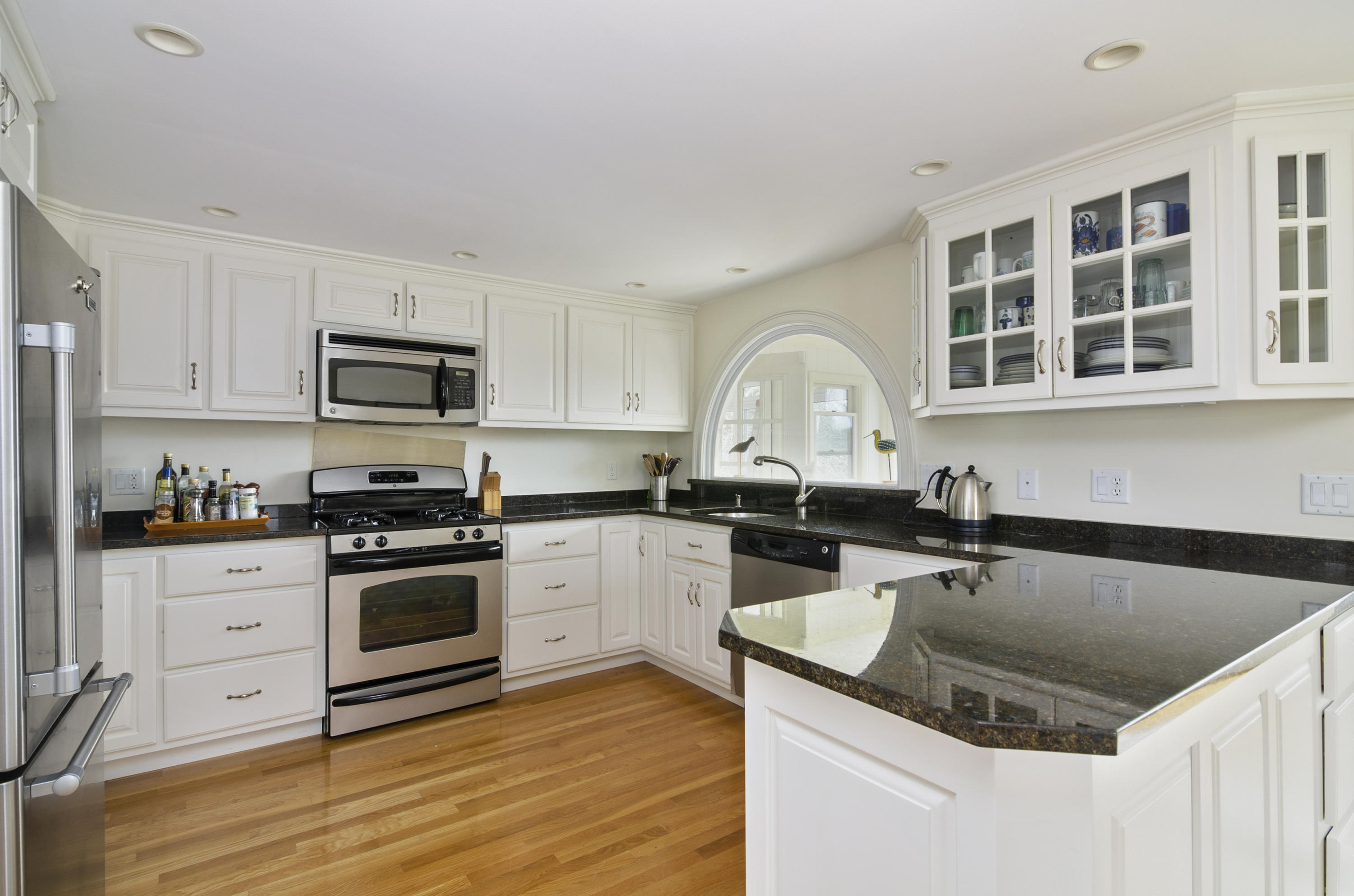 199 Harbor Point Road Barnstable, MA 02675 - Photo 8 of 27 006-photo--6934632