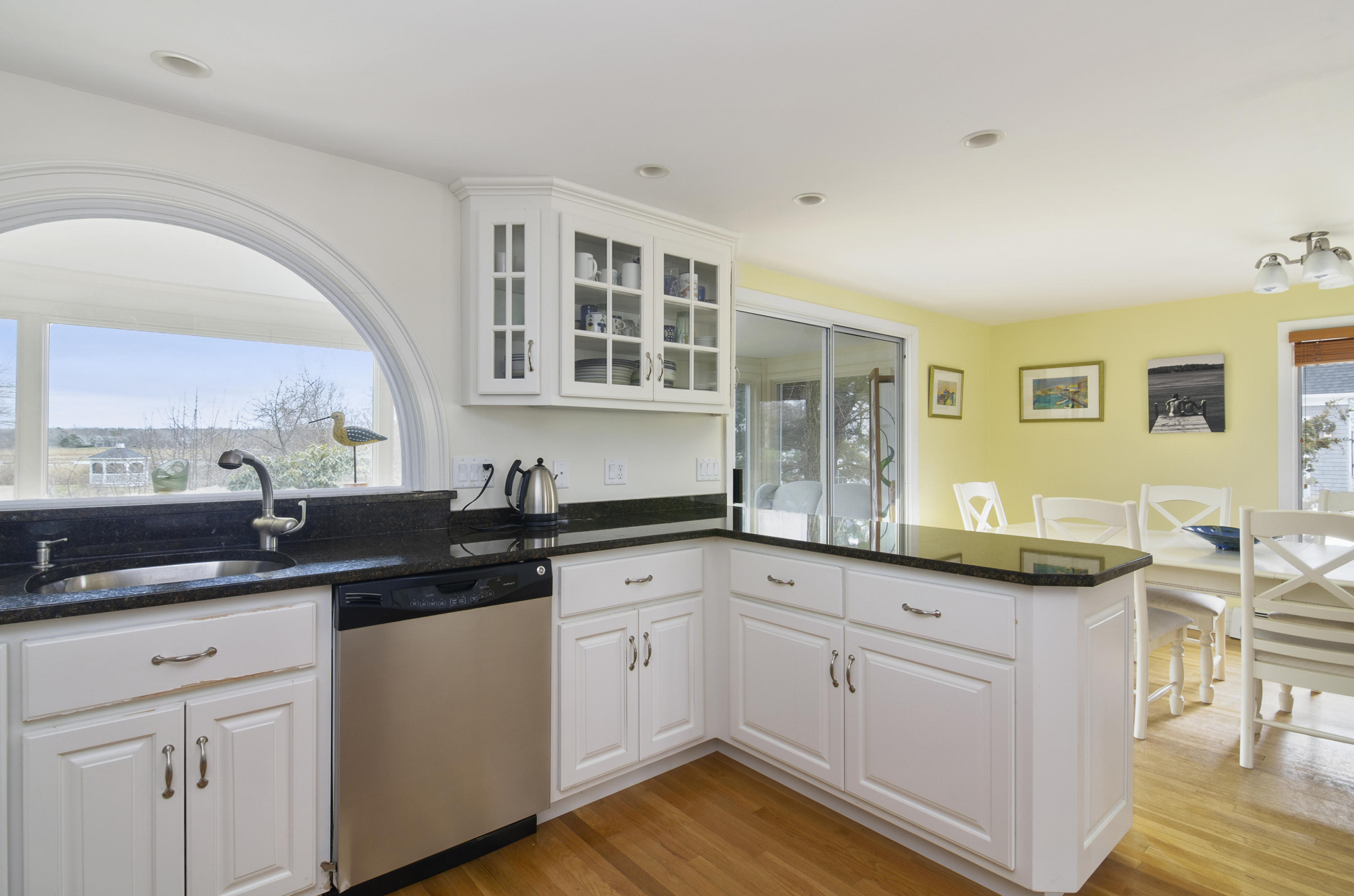 199 Harbor Point Road Barnstable, MA 02675 - Photo 9 of 27 007-photo--6934633