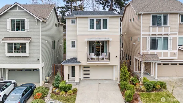a view of outdoor space yard and front view of a house