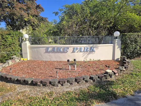$130,000 | 940 Northeast 199th Street, Unit 114, Miami, FL 33179
