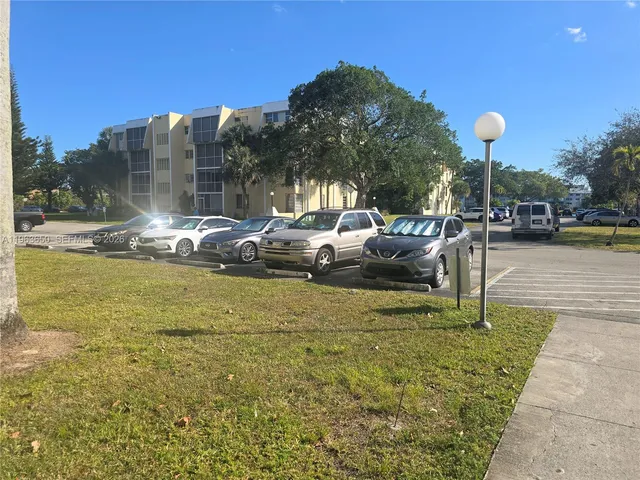 $160,000 | 940 Northeast 199th Street, Unit 114, Miami, FL 33179