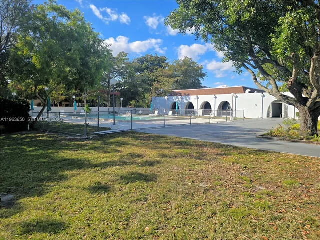 $160,000 | 940 Northeast 199th Street, Unit 114, Miami, FL 33179