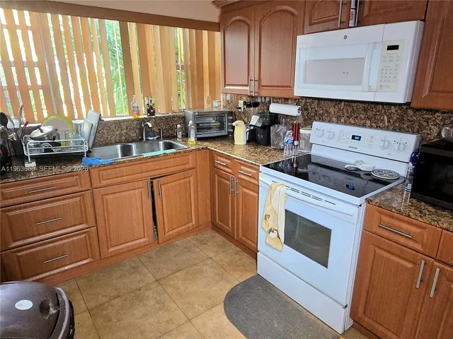 $160,000 | 940 Northeast 199th Street, Unit 114, Miami, FL 33179