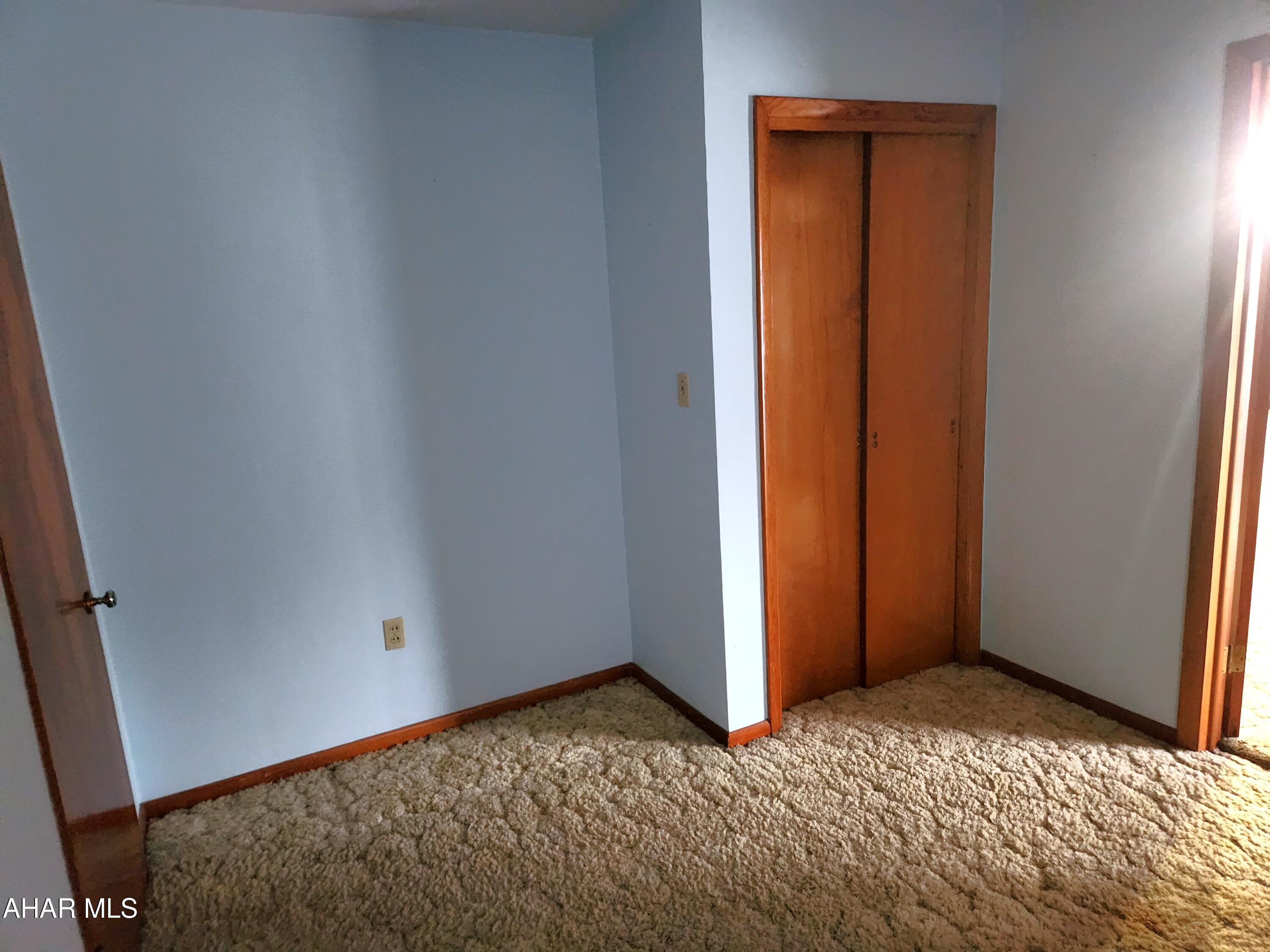 736 Quaker Valley Road New Paris, PA 15554 - Photo 10 of 41