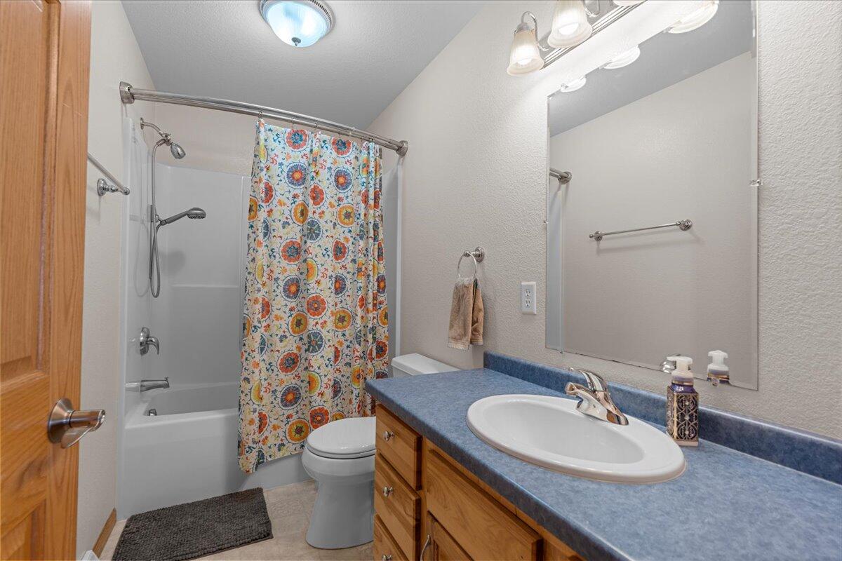 612 Bobolink Lane Cascade, WI 53011 - Photo 13 of 65 Full Bath on Main
