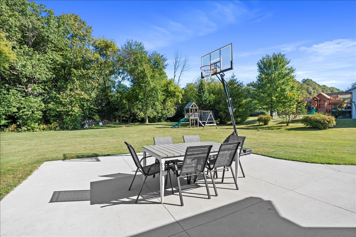 612 Bobolink Lane Cascade, WI 53011 - Photo 2 of 65 Great for Entertaining!