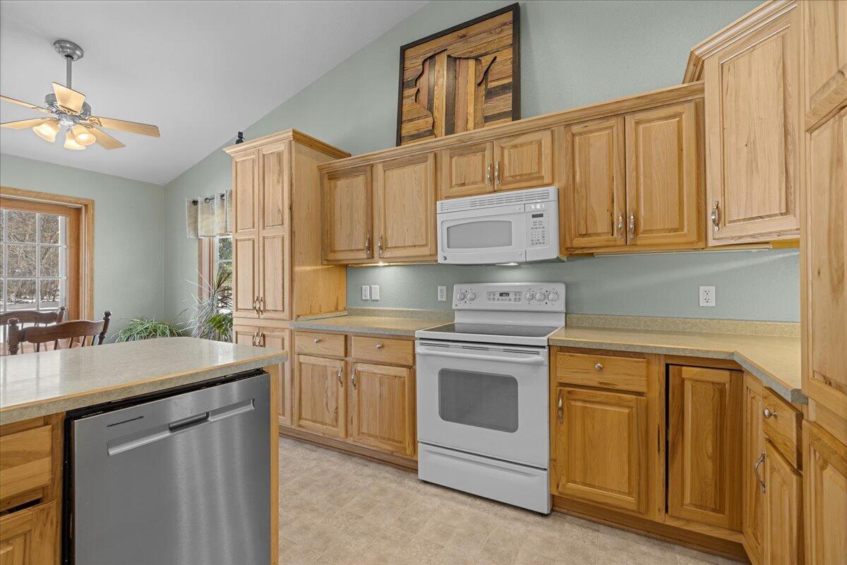 612 Bobolink Lane Cascade, WI 53011 - Photo 4 of 65 Great Space