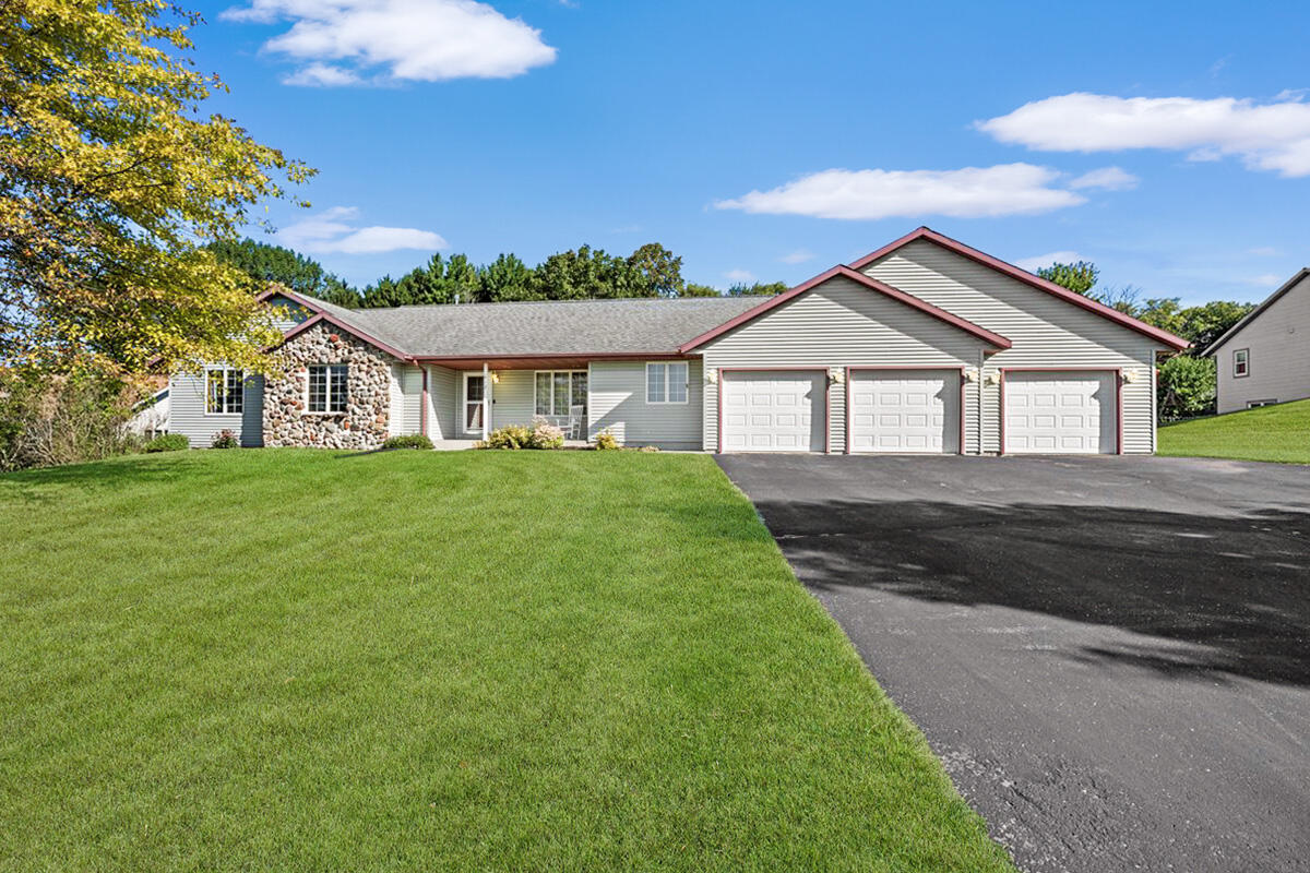 612 Bobolink Lane Cascade, WI 53011 - Photo 48 of 65 Beautiful Lawn