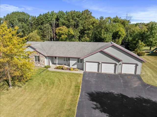 $472,300 | 612 Bobolink Lane, Cascade, WI 53011
