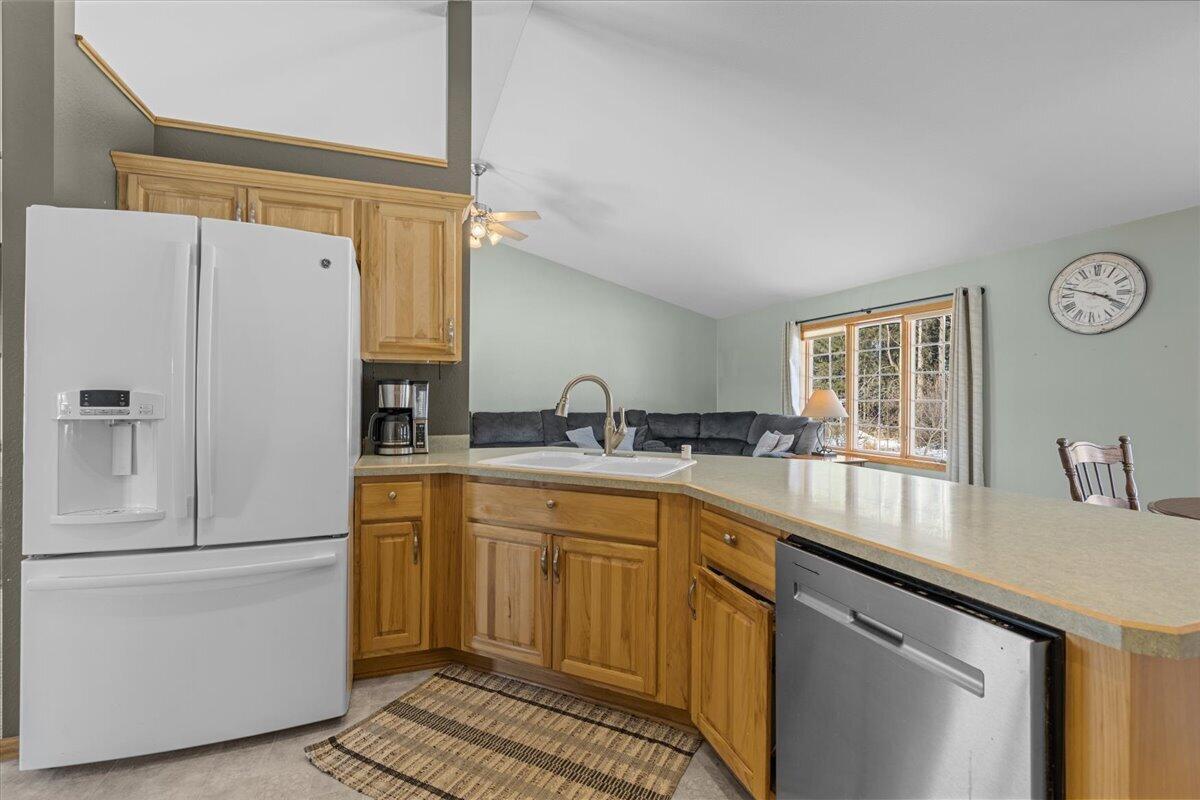 612 Bobolink Lane Cascade, WI 53011 - Photo 6 of 65 Spacious and Functional Kitchen