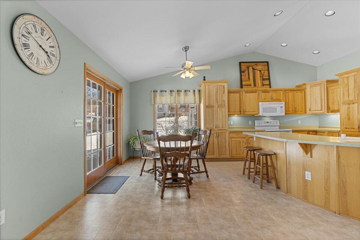 612 Bobolink Lane Cascade, WI 53011 - Photo 8 of 65 Dinette