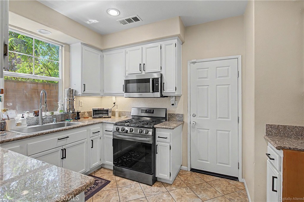 3271 Laval Lane Riverside, CA 92503 - Photo 10 of 36 Gallery Image 10