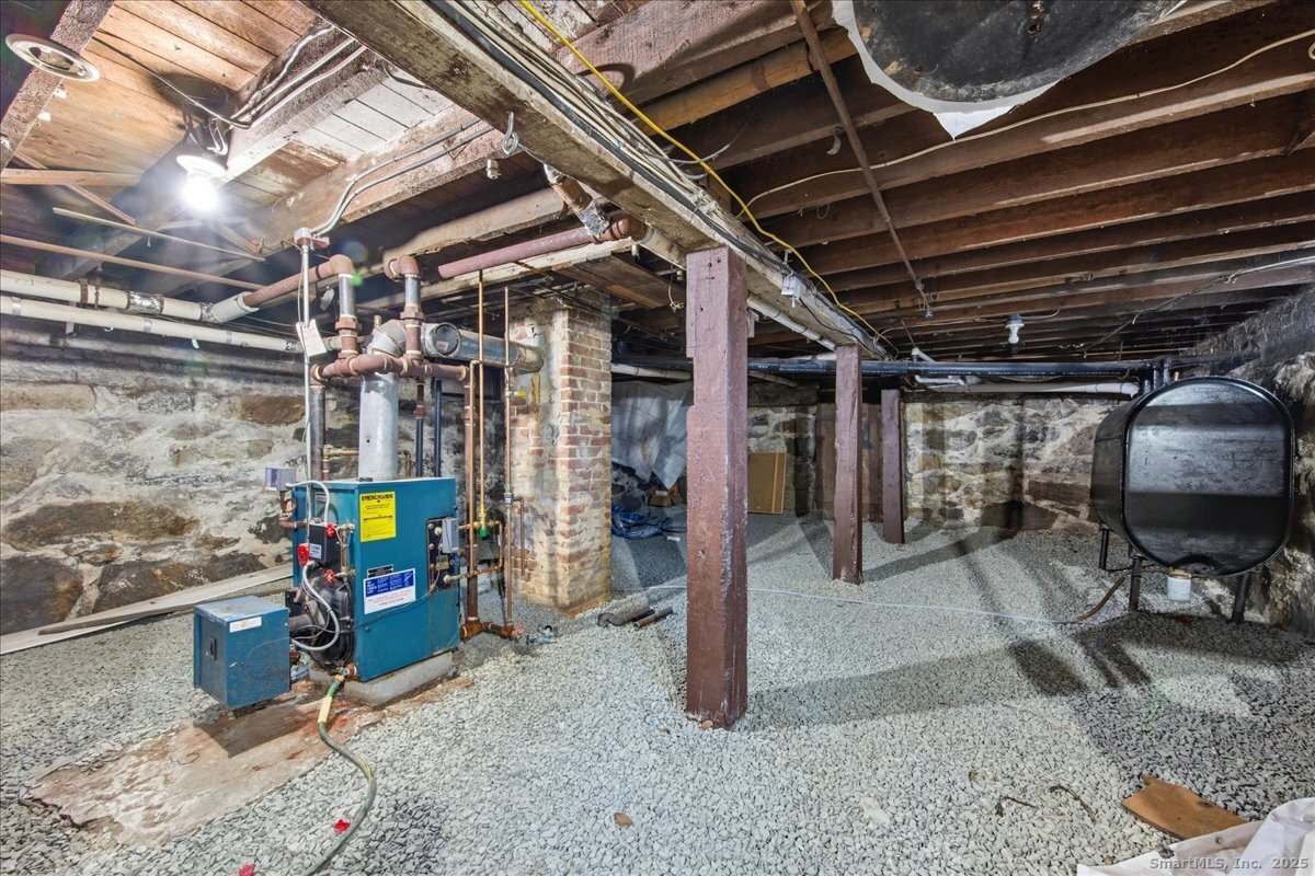 33 Division Street Norwich, CT 06360 - Photo 7 of 28