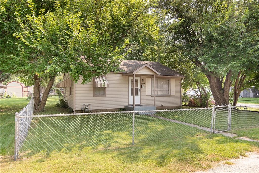 2403 Fowler Street Anderson, IN 46012 - Photo 2 of 25 Gallery Image 2