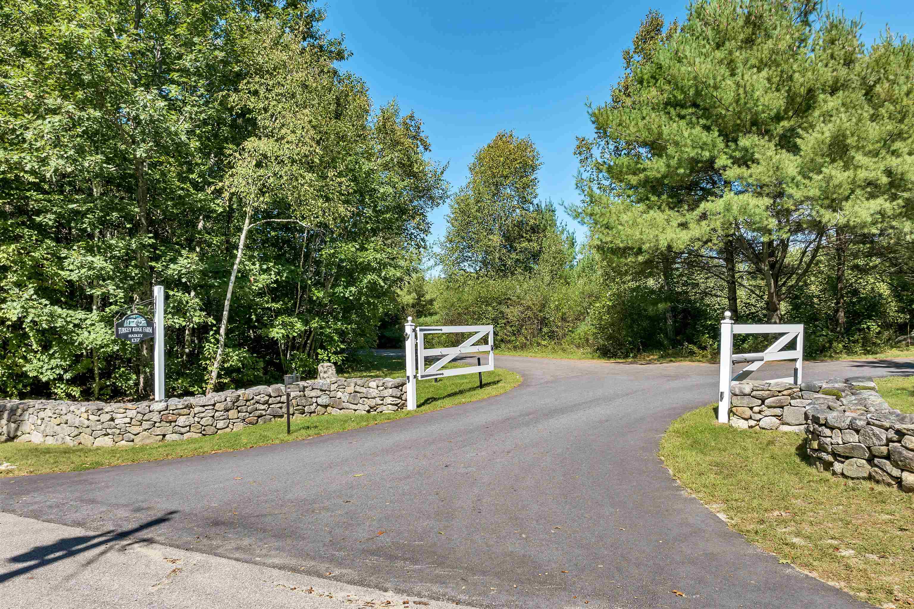 137 Brown Road, Unit 4 Tuftonboro, NH 03816 - Photo 3 of 48