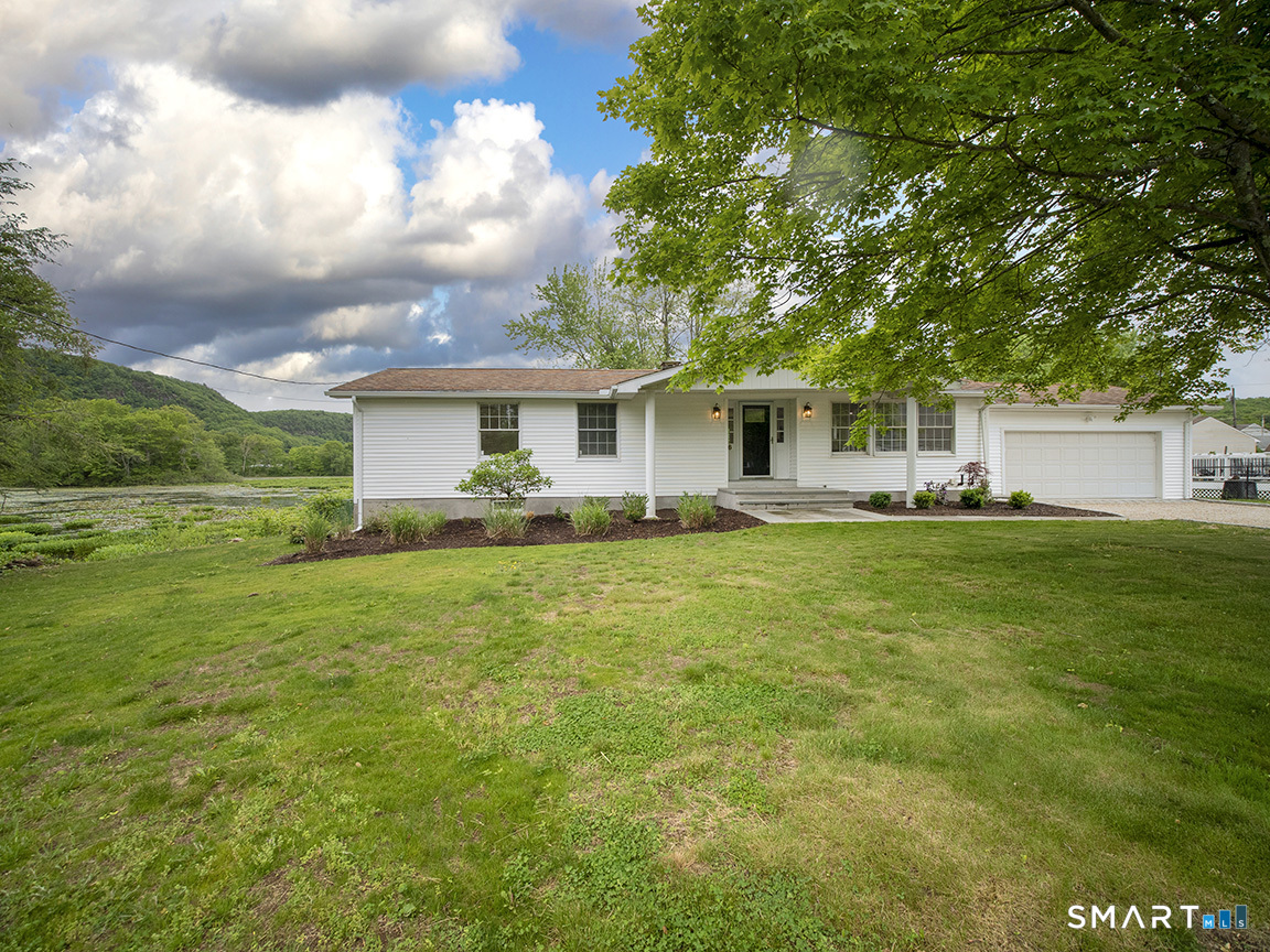 6 Warren Road Woodbridge, CT 06525 - Photo 3 of 35