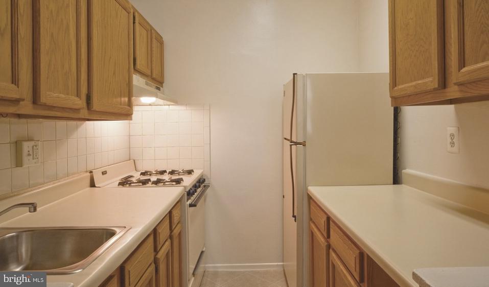 3902 Chestnut Street, Unit STUDIO Philadelphia, PA 19104 - Photo 8 of 17