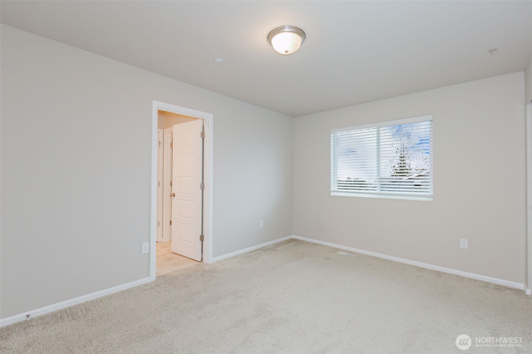 916 Baker Heights Loop Bremerton, WA 98312 - Photo 33 of 40 an empty room with windows