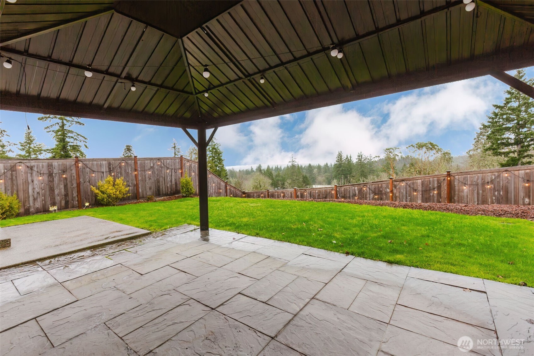 916 Baker Heights Loop Bremerton, WA 98312 - Photo 38 of 40 a view of a backyard with wooden fence