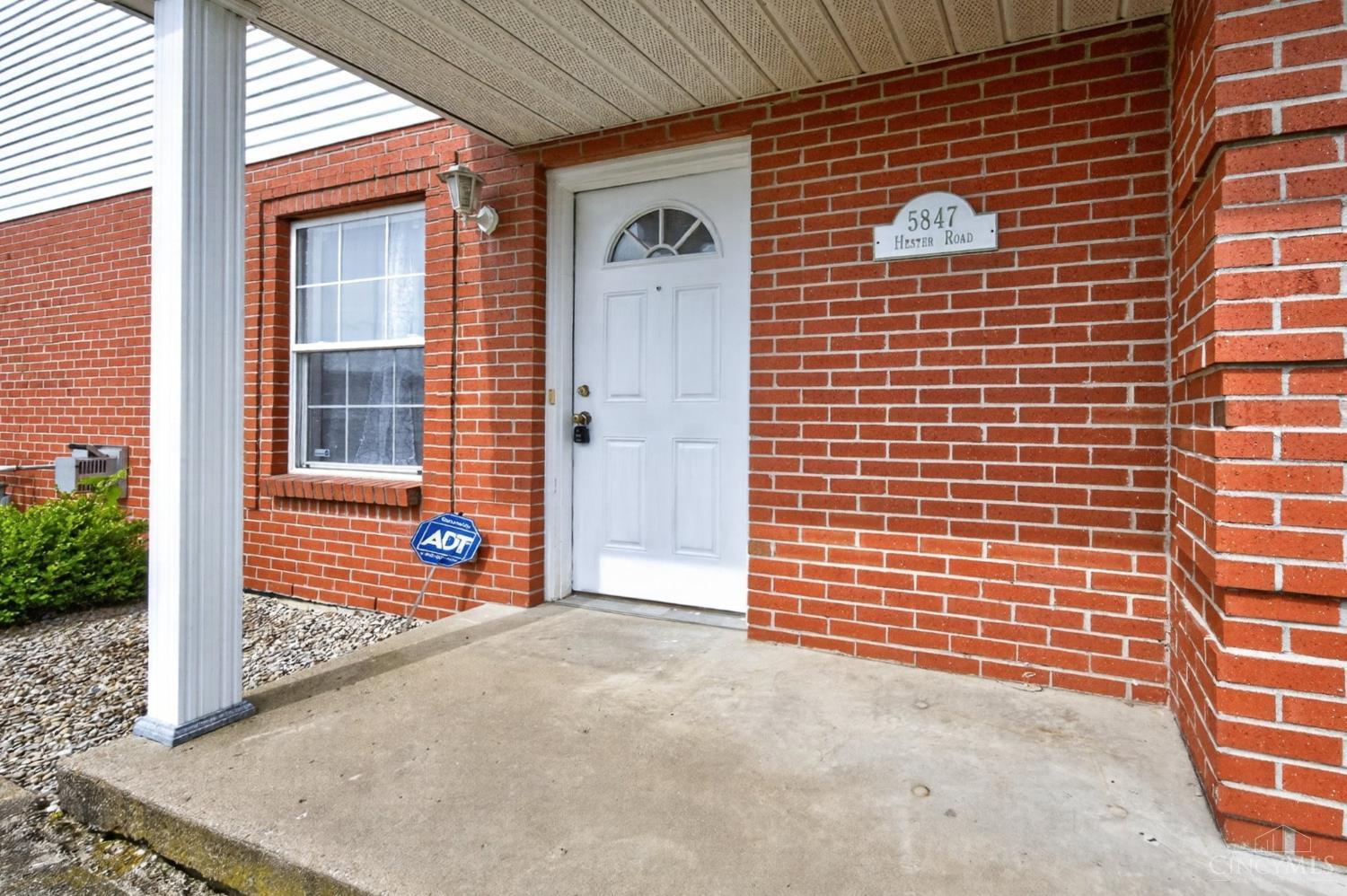 5847 Hester Road Oxford, OH 45056 - Photo 5 of 37