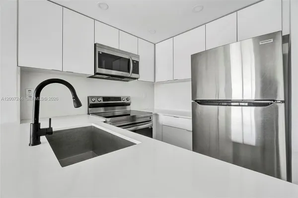 $2,350 | 620 Southwest 10th Street, Unit 301, Miami, FL 33130