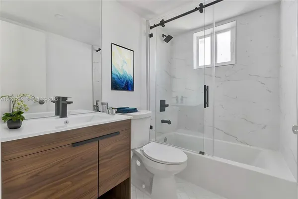 $2,350 | 620 Southwest 10th Street, Unit 301, Miami, FL 33130