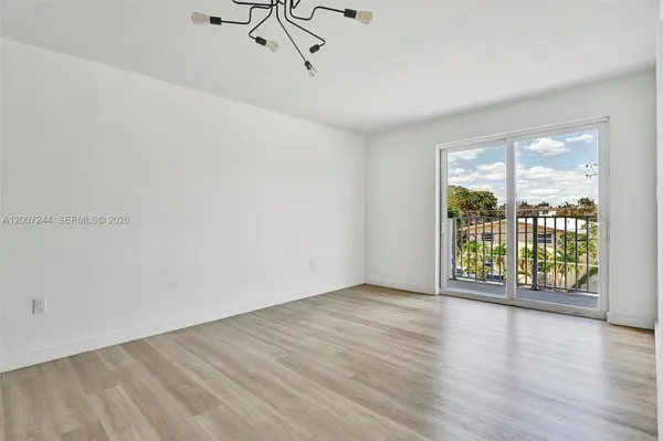 $2,350 | 620 Southwest 10th Street, Unit 301, Miami, FL 33130
