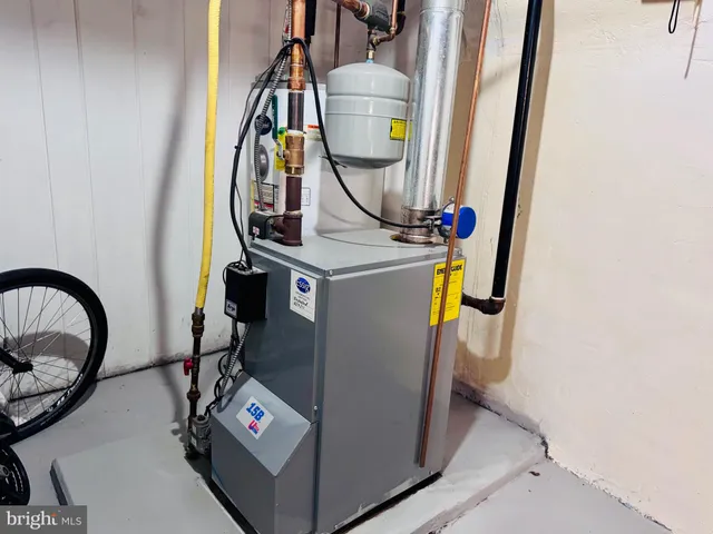 a view of living room with washer and dryer