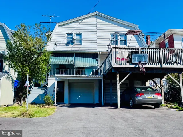 a view of a car park in front of house