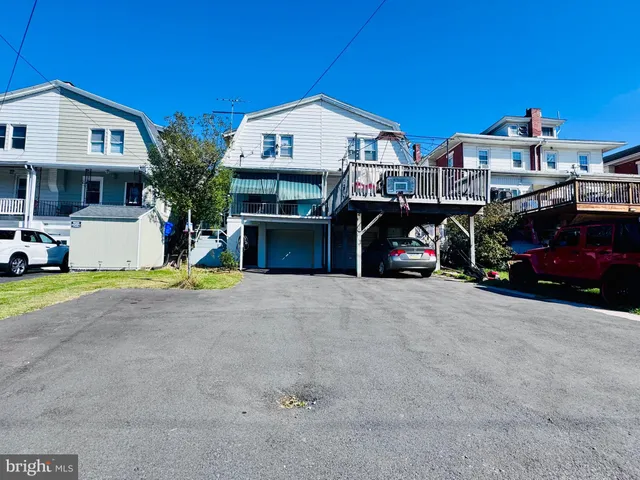 a view of a car park in front of house