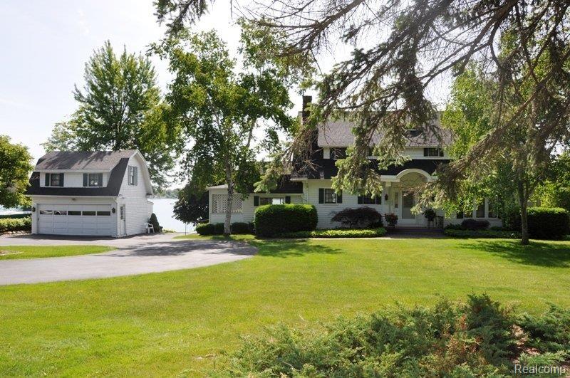 1004 North Riverside Avenue St. Clair, MI 48079 - Photo 9 of 13 DSC_0009 JP