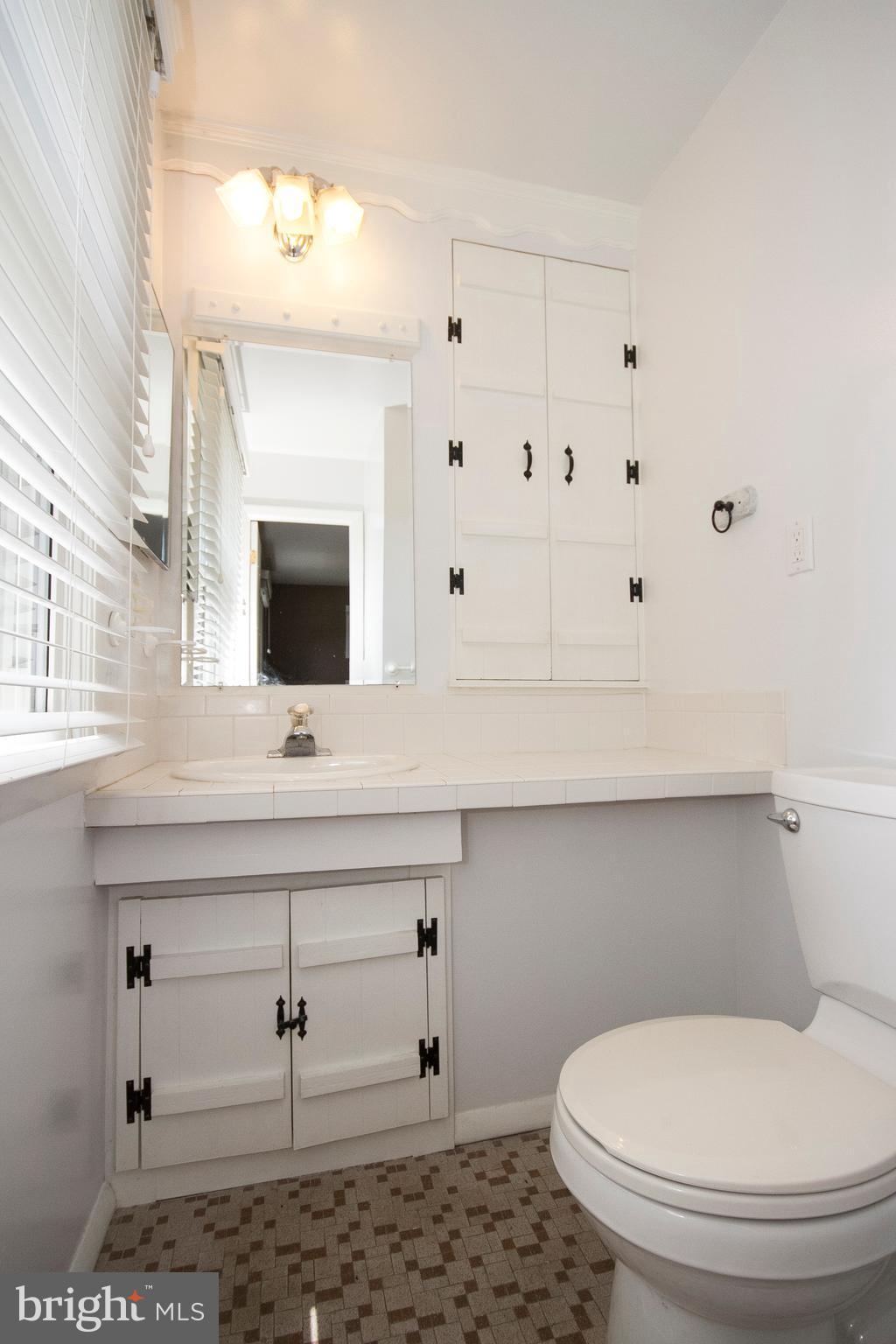 9100 Covered Bridge Road Baltimore, MD 21234 - Photo 7 of 20 Bedroom - half bath in master bedroom