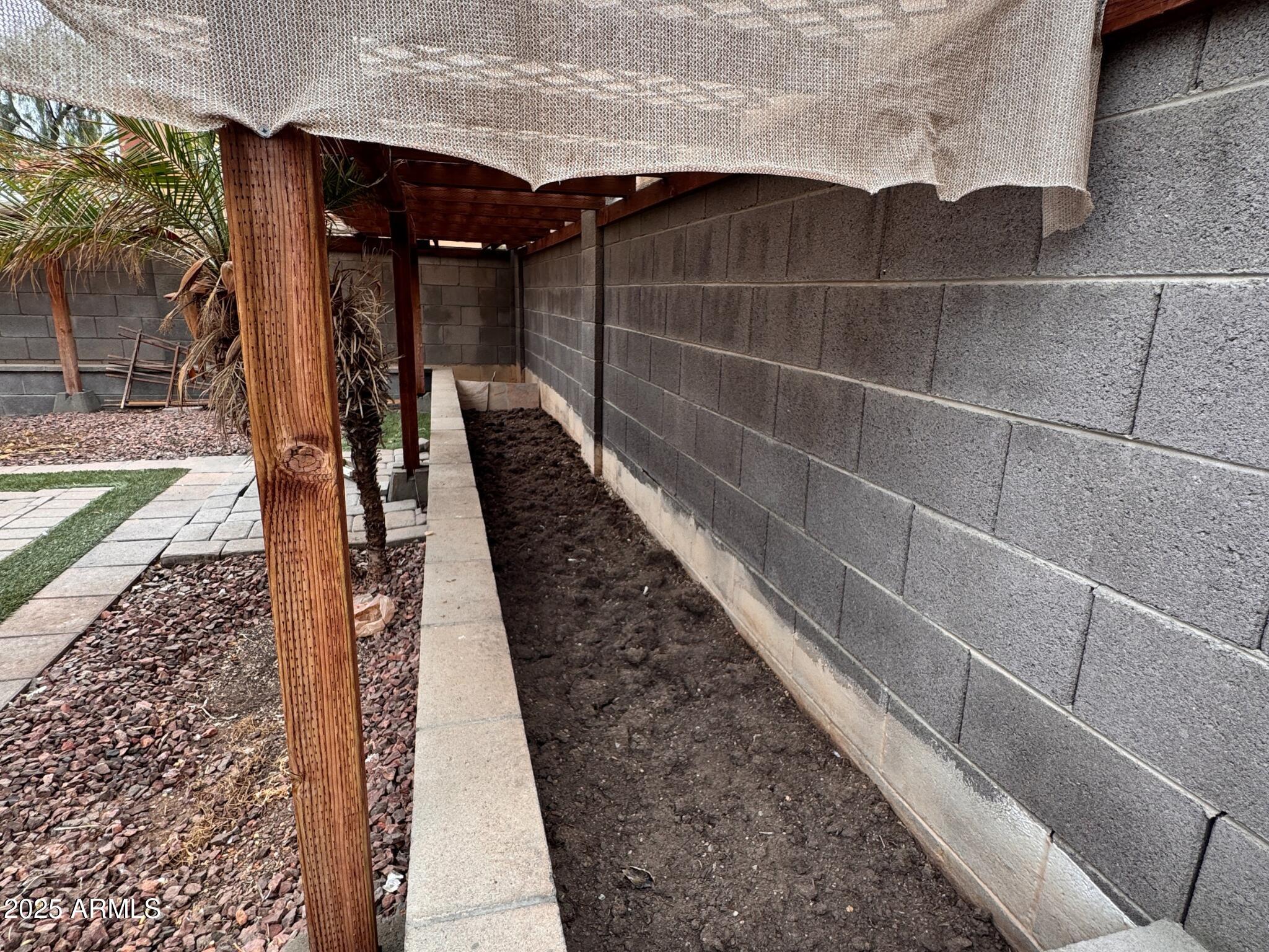 881 East Appaloosa Road Gilbert, AZ 85296 - Photo 17 of 20 P Garden bed