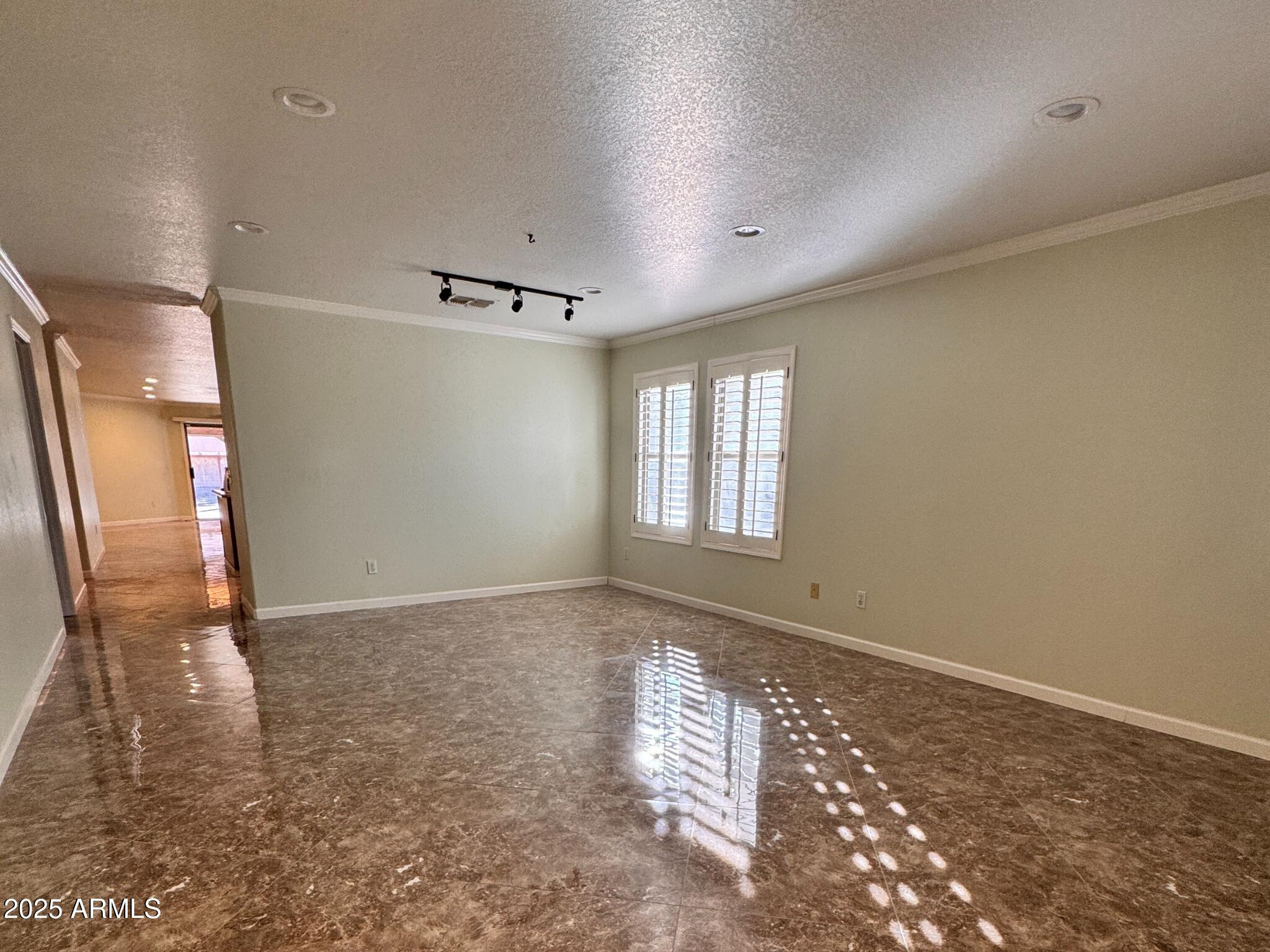 881 East Appaloosa Road Gilbert, AZ 85296 - Photo 3 of 20 C Living room 1