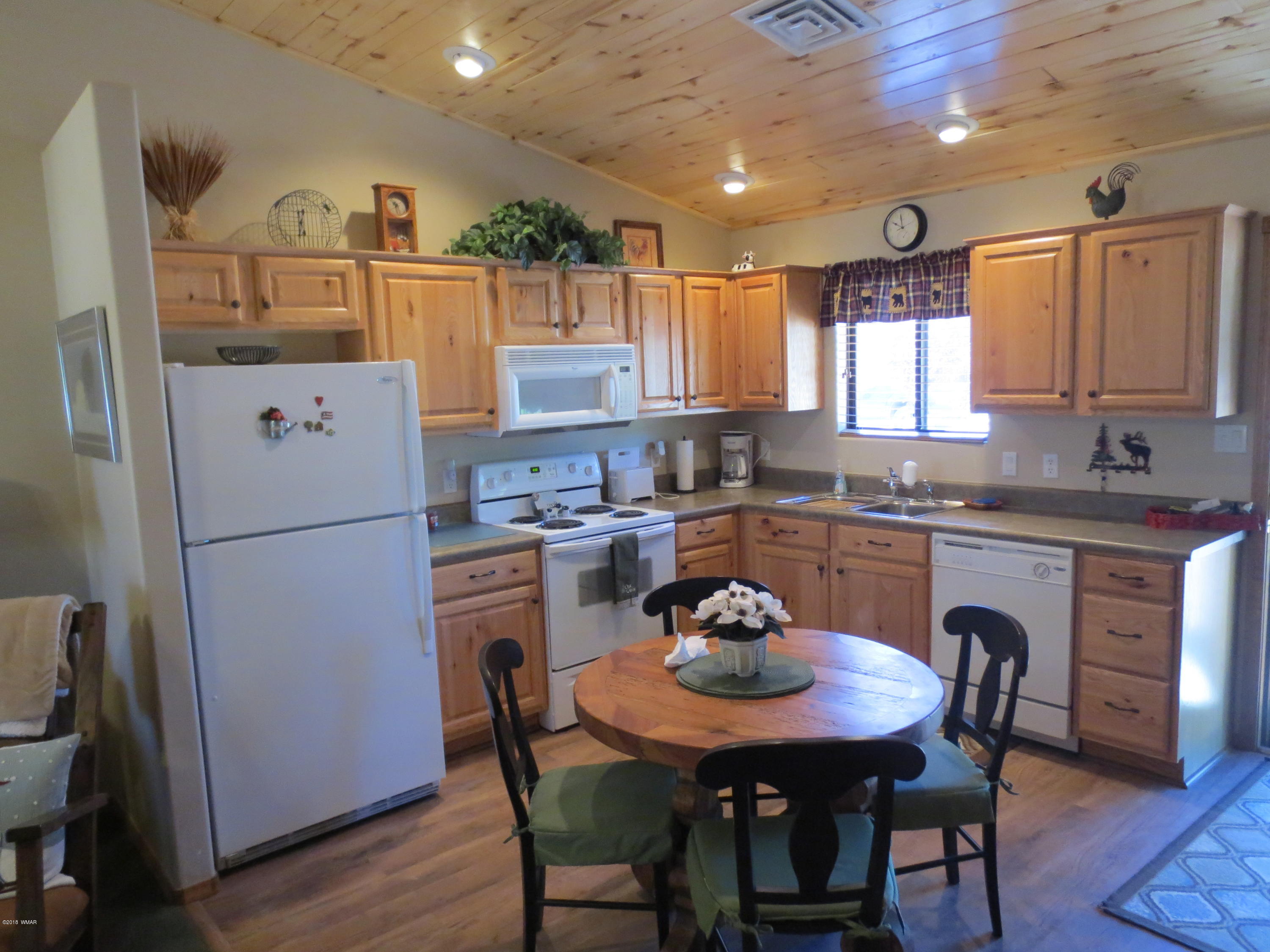 2338 Buffalo Loop Overgaard, AZ 85933 - Photo 11 of 27