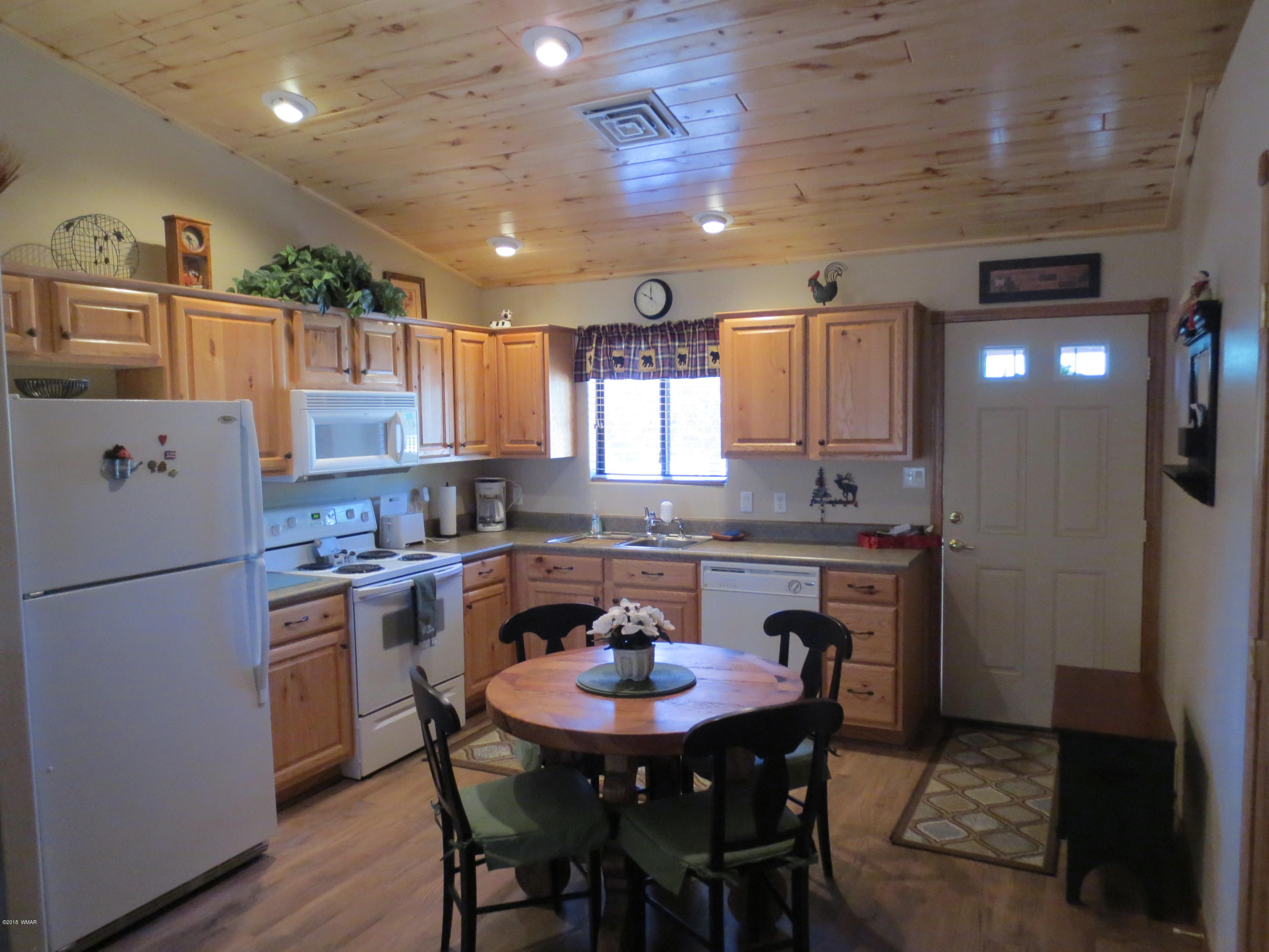 2338 Buffalo Loop Overgaard, AZ 85933 - Photo 9 of 27