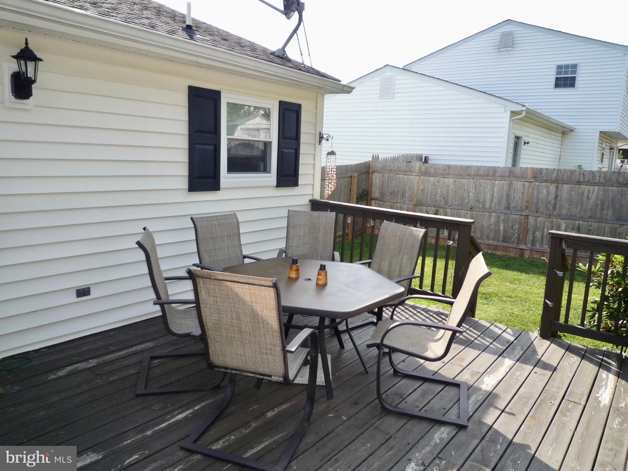 14 Hunting Ridge Road Newark, DE 19702 - Photo 29 of 40 Rear Deck