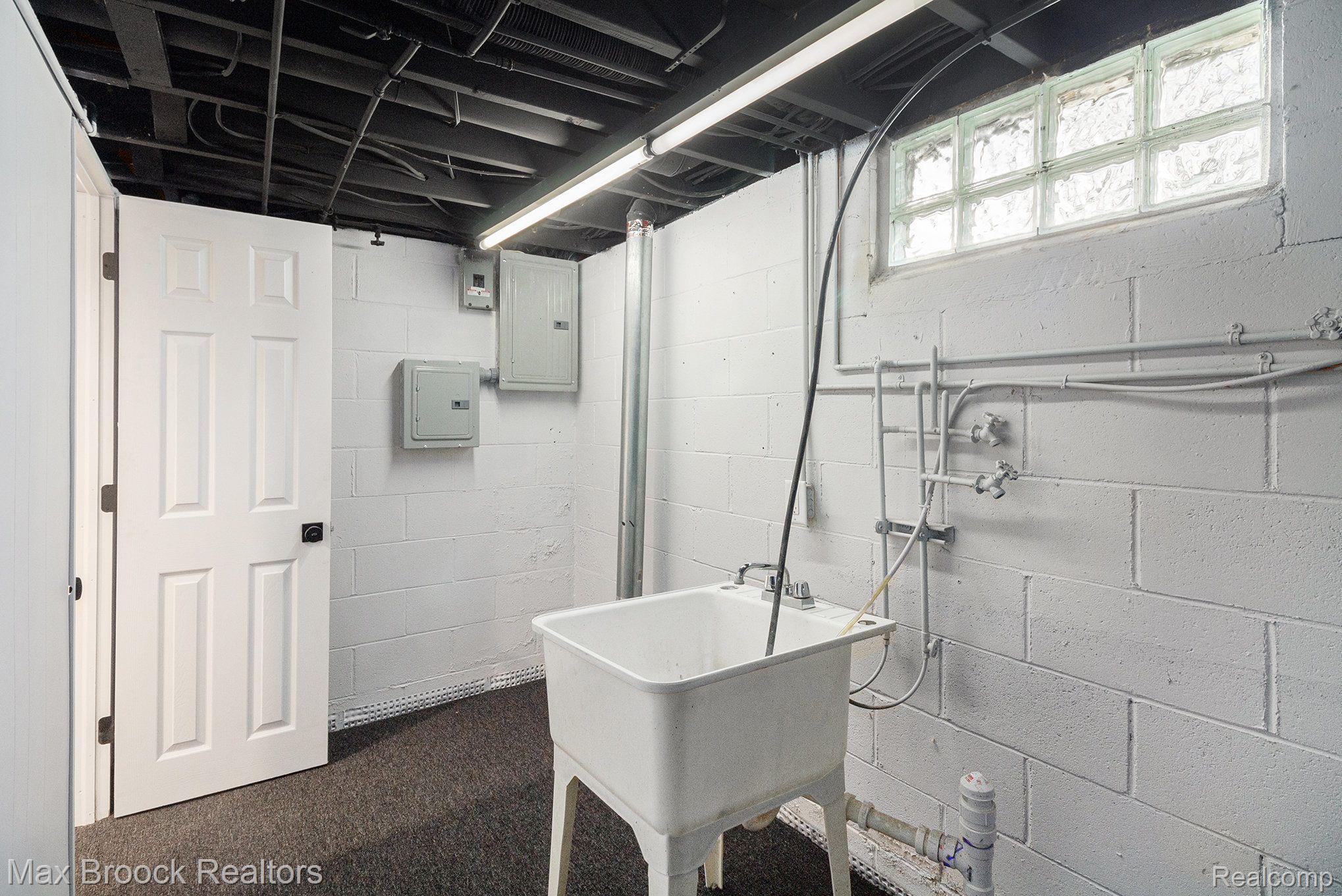 645 Center Ridge South Lyon, MI 48178 - Photo 23 of 30 Gallery Image 23