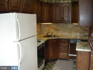 112 Spring Valley Road Darby, PA 19023 - Photo 4 of 6
