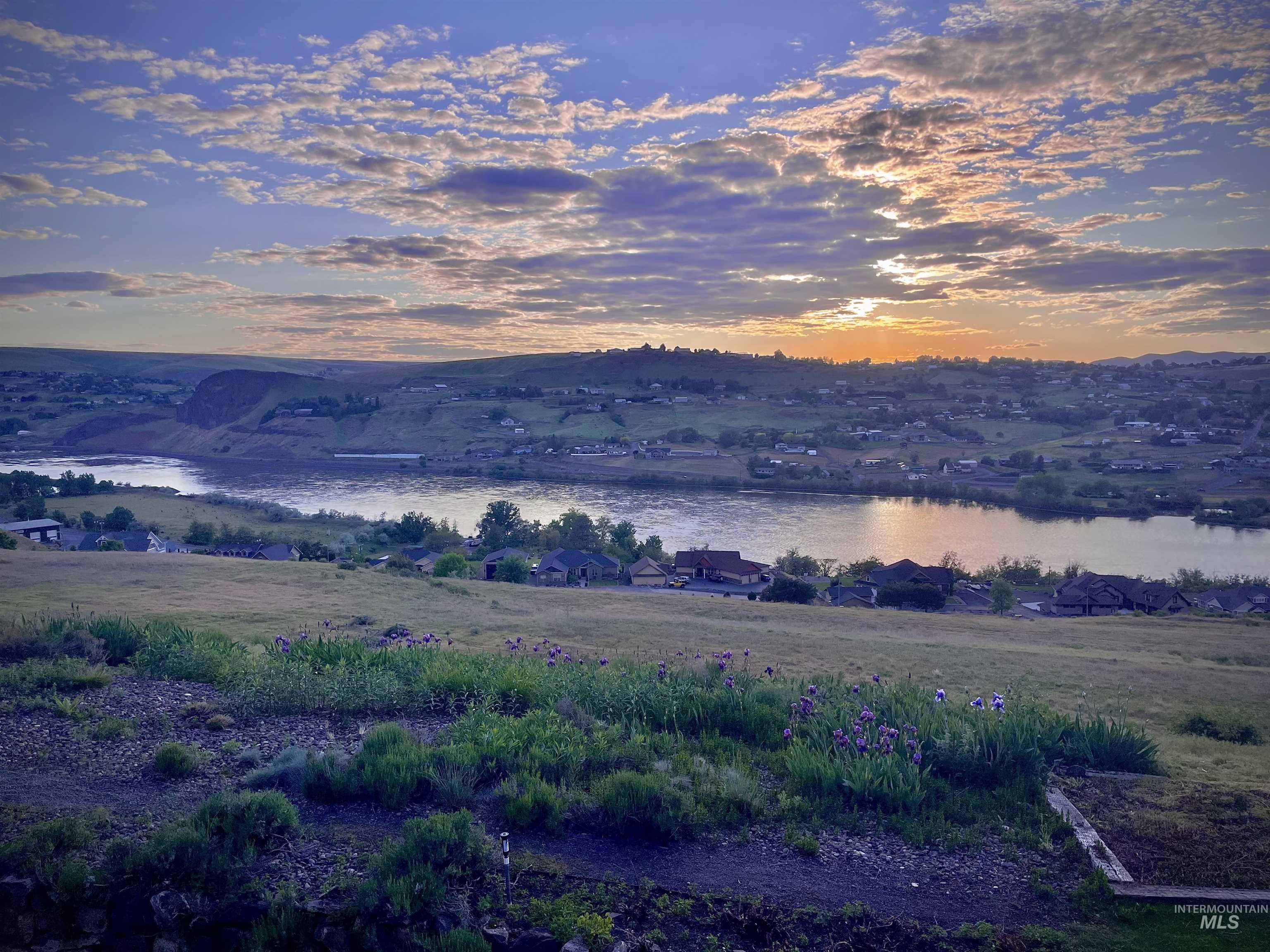 176 Marine View Drive Lewiston, ID 83501 - Photo 42 of 42 View of mountain background featuring a nearby body of water