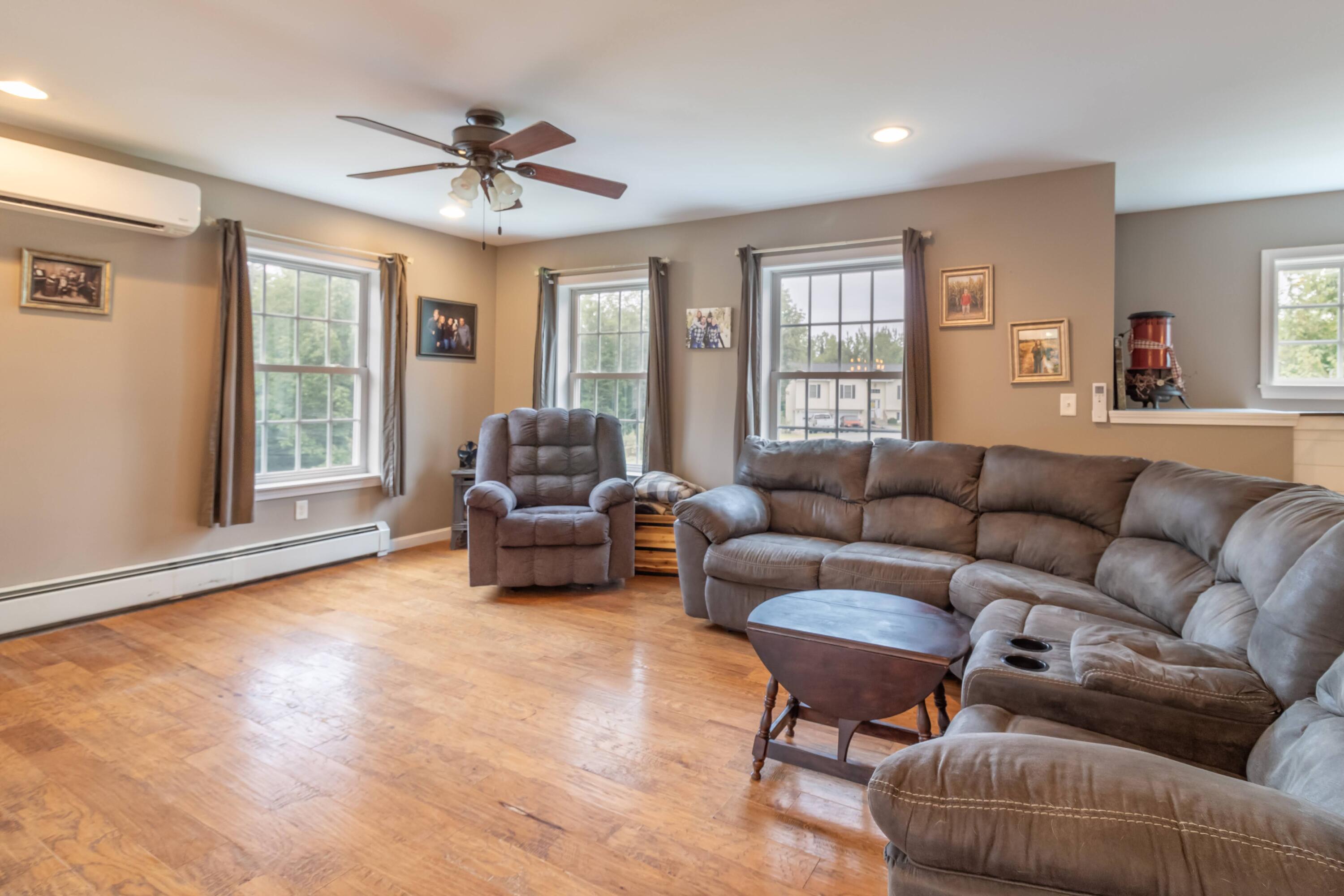 28 Carriage Drive Hermon, ME 04401 - Photo 36 of 64 28 Carriage Lane Interiors-26